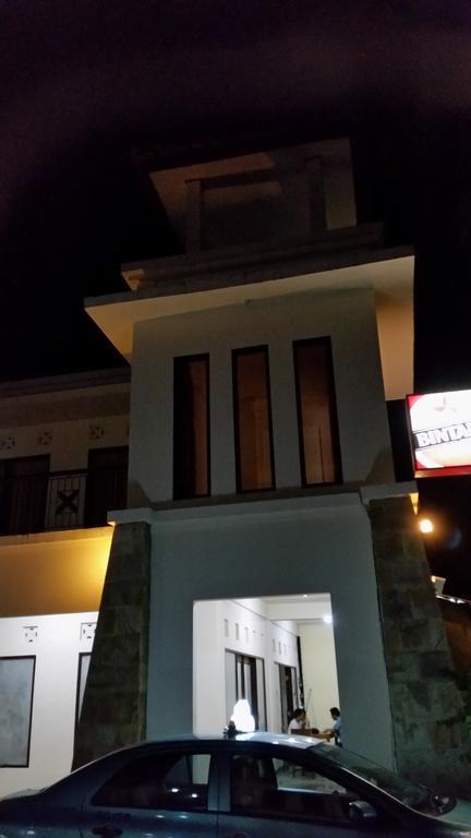 Tempatku Indonesian Restaurant And Rooms سينغيغي المظهر الخارجي الصورة