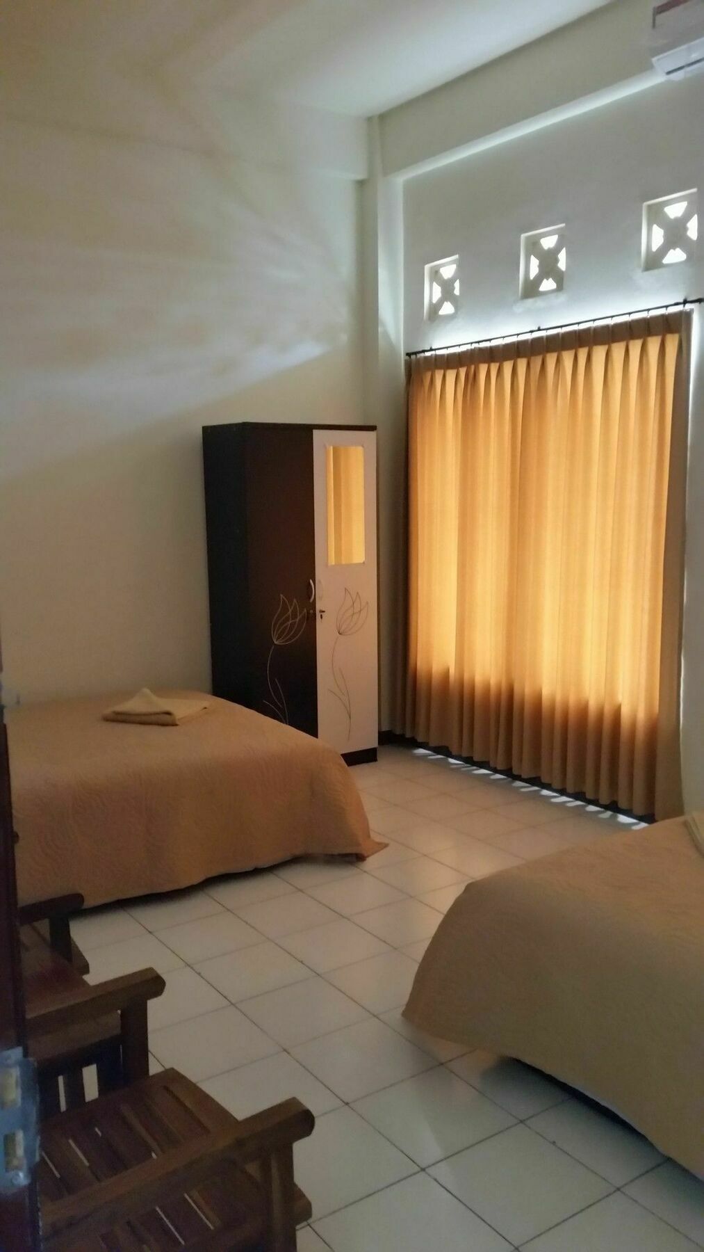 Tempatku Indonesian Restaurant And Rooms سينغيغي المظهر الخارجي الصورة